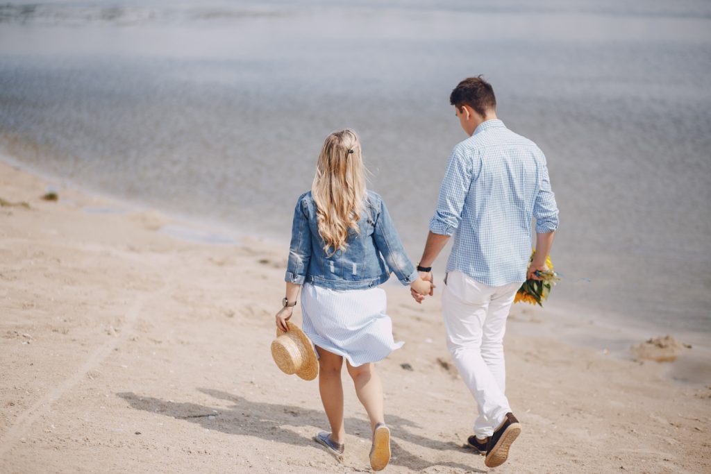 Romantische Stunden am Strand - der perfekte Ort für das erste Date