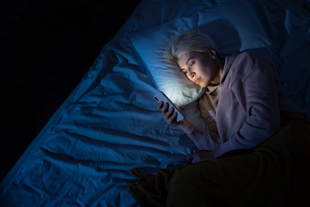 Elektronische Geräte schaden der Schlafhygiene